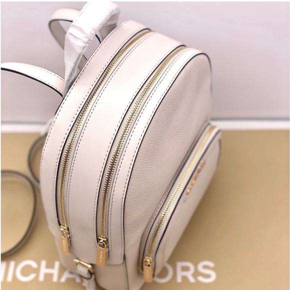 Michael Kors Jaycee Medium
Pebbled Leather Backpack Light
Cream - Picture 10 of 15